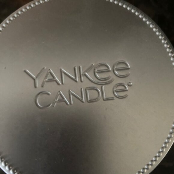 Yankee Candle Balsam and Cedar - Picture 3 of 5